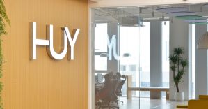 لقد صممنا مكتبًا جديدًا يمكن استخدامه كقاعة عرض